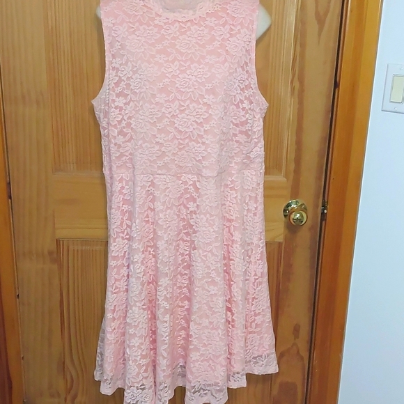 Lace Dress - Picture 2 of 6